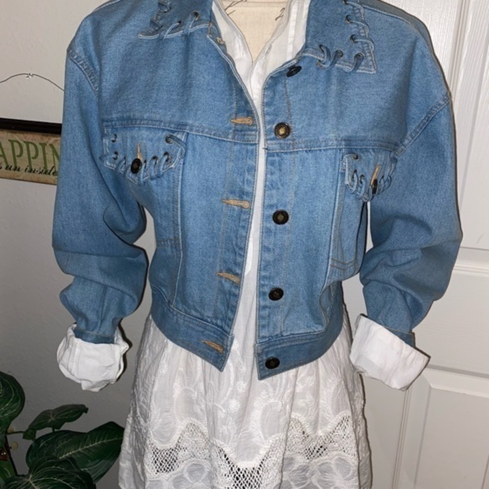 Styles To Go, Denim short jacket. Size medium - Picture 2 of 6